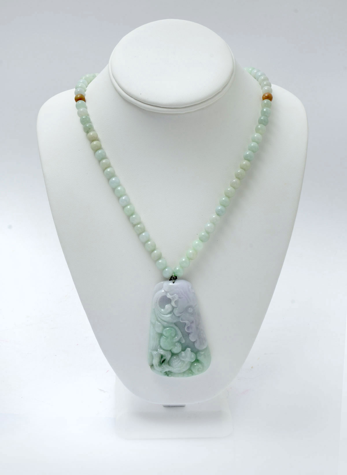 JADE NECKLACE & PENDANT: Pendant is