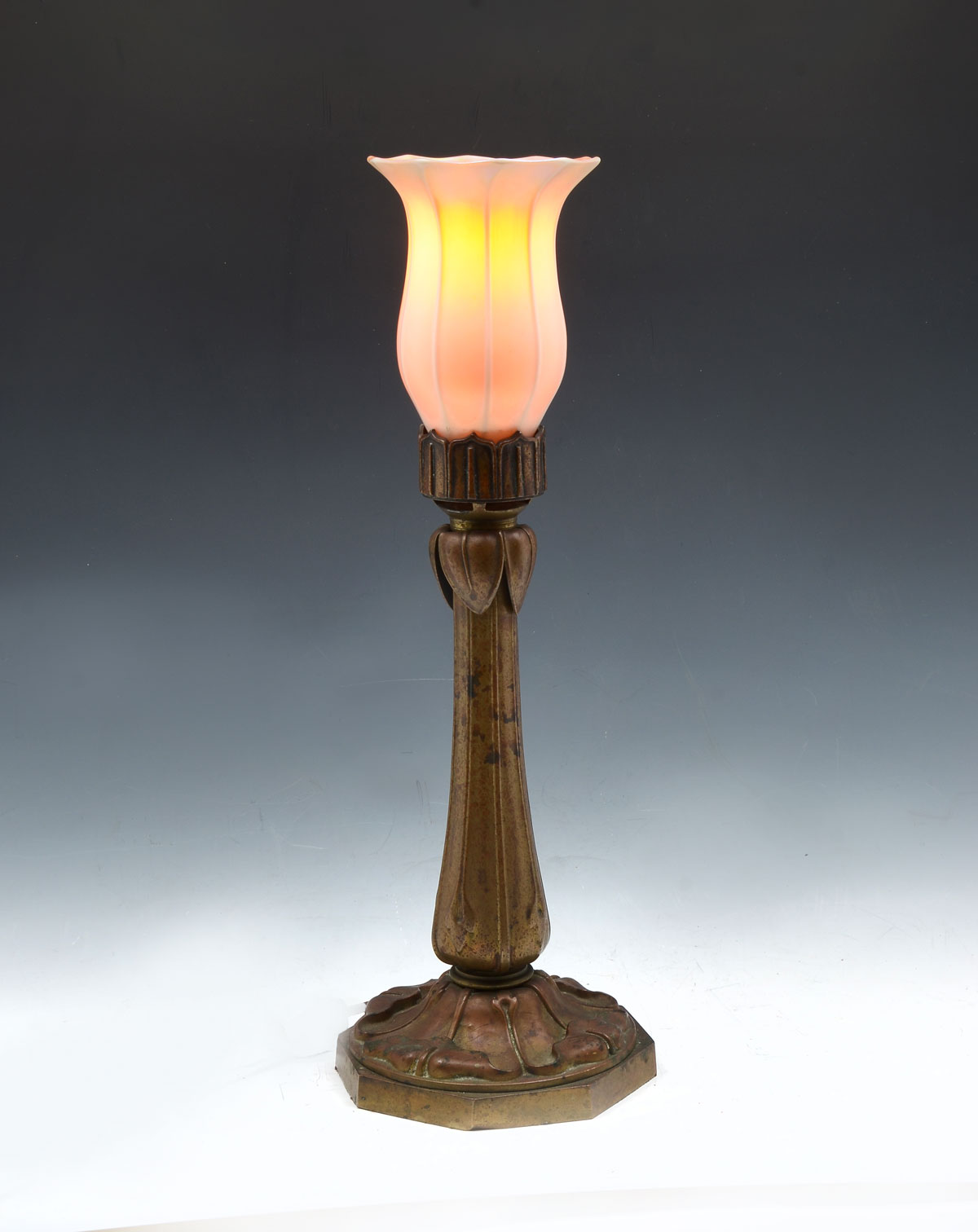 QUEZAL GLASS FLORIFORM TABLE LAMP  36f89e