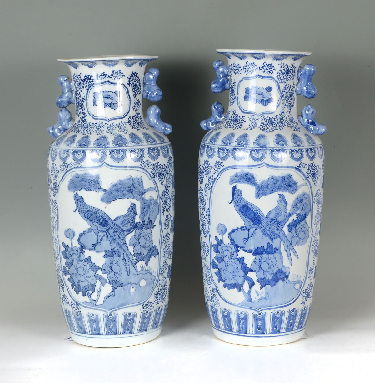 PAIR OF ASIAN BLUE WHITE VASES  36f8dd