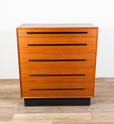 WESTNOFA SCANDINAVIAN MODERN DRESSERMid century 36fb5d