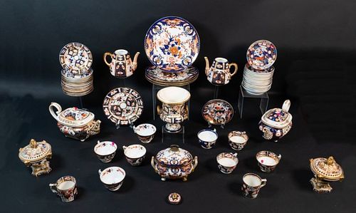 GROUPING ROYAL CROWN DERBY IMARI