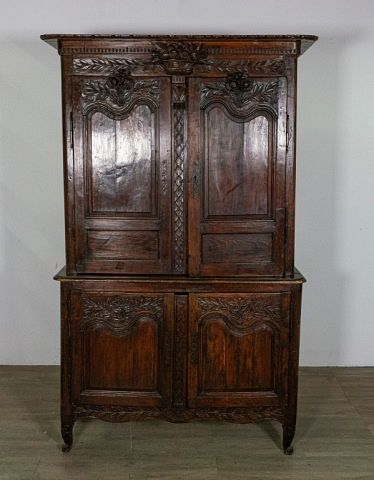 ORNATELY CARVED CONTINENTAL CABINETOrnately