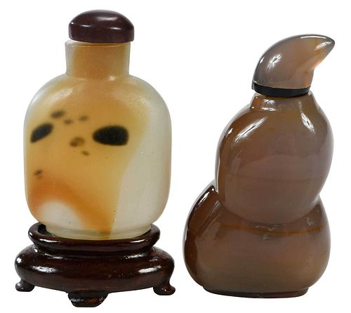TWO CHINESE SNUFF BOTTLES; AGATE