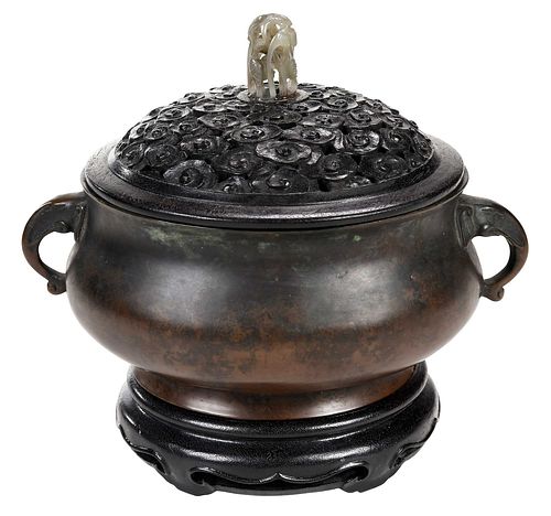CHINESE LIDDED BRONZE CENSER WITH 3726e4