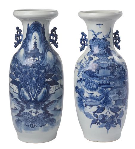 TWO CHINESE BLUE AND WHITE PORCELAIN 3726ed