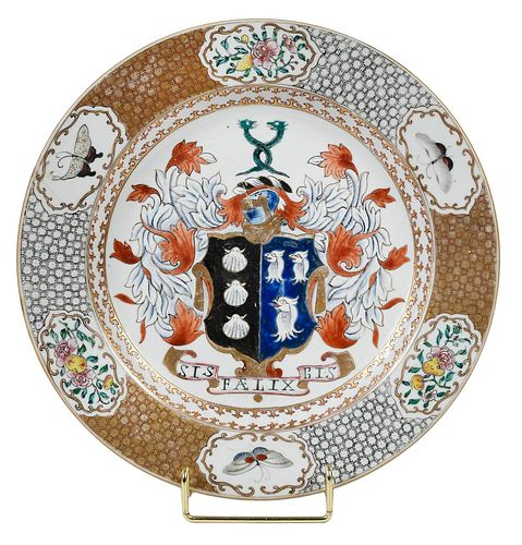 CHINESE EXPORT ARMORIAL PORCELAIN 372a47