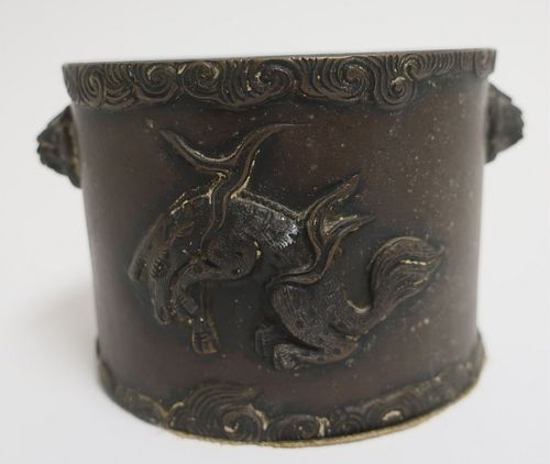CHINESE BRONZE CONTAINER WITH FU DOGSChinese 372e12