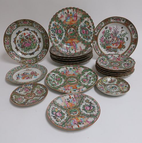 18 CHINESE ROSE MEDALLION PLATES, 19TH