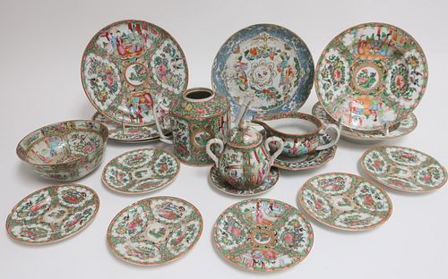 ROSE MEDALLION SET, PLUS 1 PLATE2-Bowls