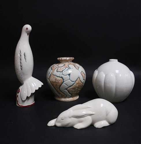 GROUP OF 4 DECORATIVE OBJECTS2