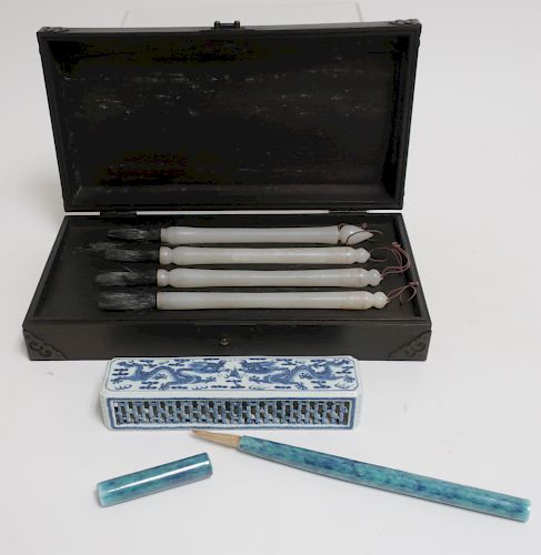 CHINESE ARTISTS BRUSH & BRUSH RESTBoxed