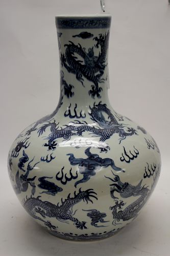 VERY LARGE CHINESE PORCELAIN VASEBottle