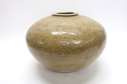 LARGE CHINESE POTTERY JARWarring states