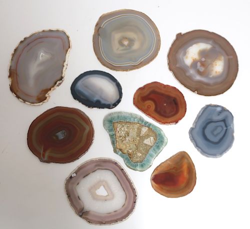 10 AGATE SLICES Of which with 3732a7