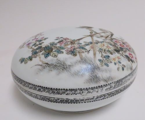 CHINESE PORCELAIN LIDDED BOXCover