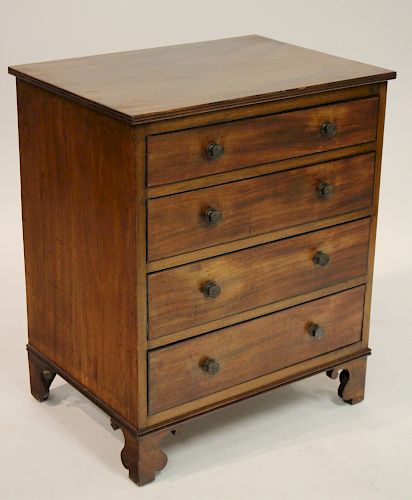 GEORGIAN STYLE MAHOGANY CHEST OF