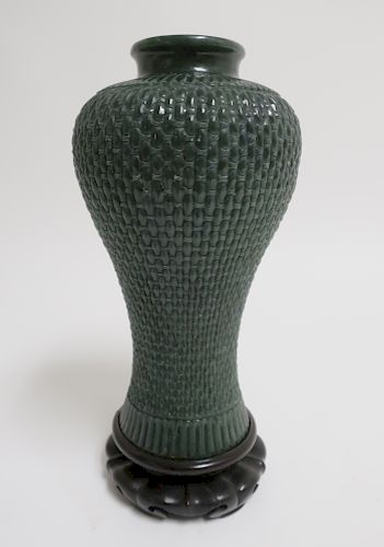 CHINESE JADE MEI PING VASEBasket weave