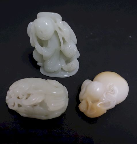 THREE SMALL CHINESE JADE CARVINGSFigural  3735f8