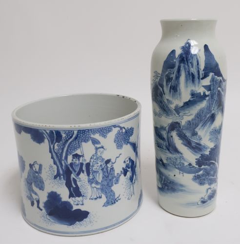 2 CHINESE BLUE AND WHITE PORCELAINSA