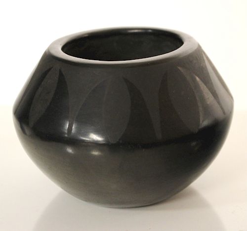 MARIE & JULIAN MARTINEZ BLACKWARE BOWLMarie