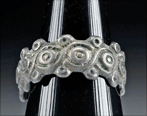 8TH C VIKING SILVER RING TARGET 371711