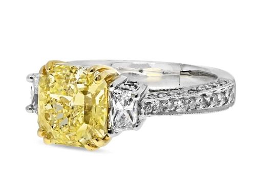 3CT DIAMOND FANCY YELLOW GIA FYFC VS2 372048