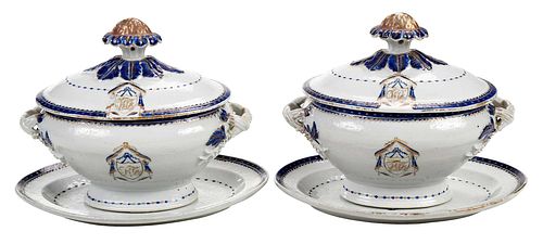 PAIR OF CHINESE EXPORT LIDDED COMPOTES