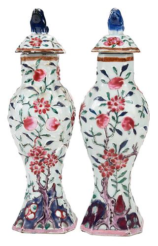 PAIR OF CHINESE POLYCHROME PORCELAIN 3721e0
