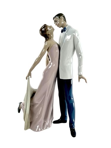 LLADRO MODEL 6475 "HAPPY ANNIVERSARY"