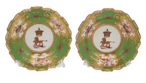 A PAIR OF WORCESTER ARMORIAL DISHESA 374f3f