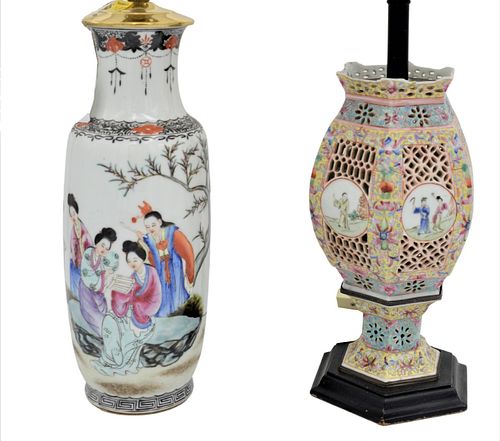 TWO CHINESE PORCELAIN PIECESTwo