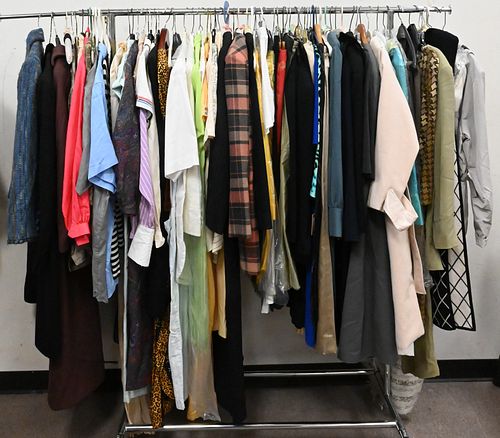 FULL RACK OF WOMEN S CLOTHINGFull 375185