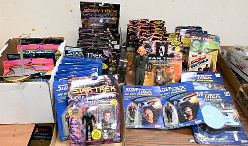 GROUPING OF STAR TREK ACTION FIGURESGrouping 37525d