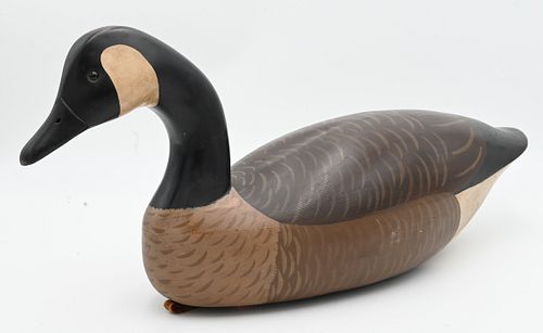 HAND CARVED AND PAINTED GOOSE DECOYHand 37556a