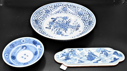 THREE BLUE AND WHITE CHINESE PORCELAIN