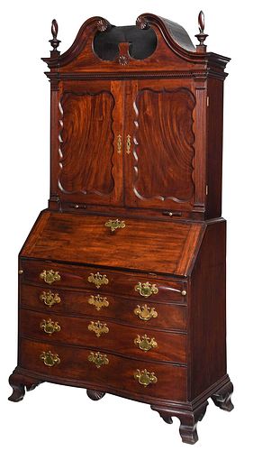 FINE AMERICAN CHIPPENDALE MAHOGANY DESK