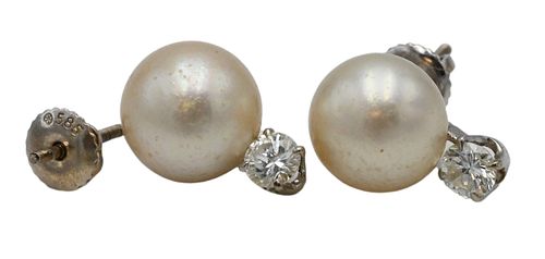 A PAIR OF PEARL AND DIAMOND STUD 375be7