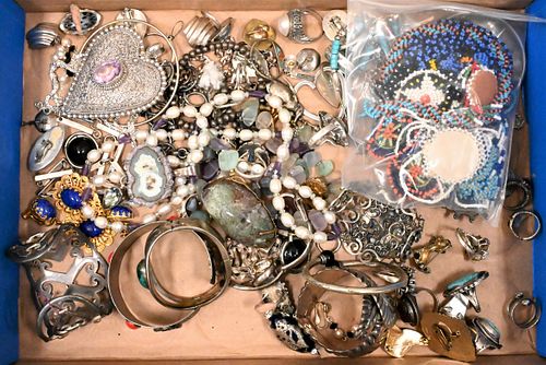 TRAY LOT TO INCLUDE MOSTLY SILVER