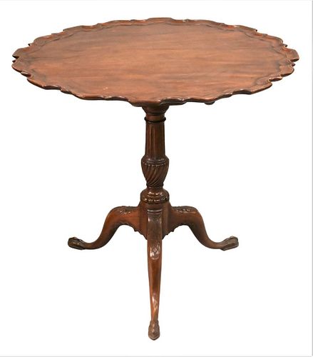 CHIPPENDALE MAHOGANY TIP TABLEChippendale