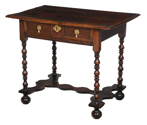 WILLIAM AND MARY OAK DRESSING TABLEBritish  375f16