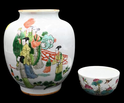 TWO PIECE CHINESE PORCELAIN GROUPTwo 37608e