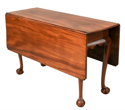 CHIPPENDALE MAHOGANY TABLEChippendale