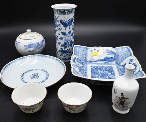 SEVEN PIECE ASIAN GROUP OF PORCELAINSeven 37623e