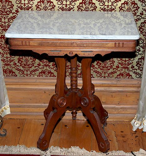 MARBLE TOP VICTORIAN TABLEA walnut 373ccd