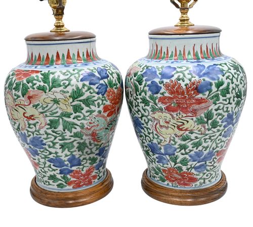 PAIR OF 19TH CENTURY CHINESE PORCELAIN