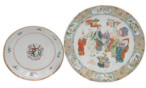 TWO CHINESE PORCELAIN CHARGERSTwo 373f1f