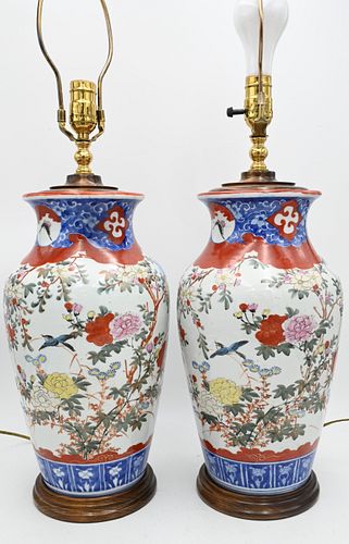 PAIR OF JAPANESE POLYCHROME VASESPair 373f18