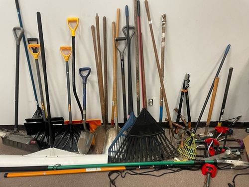 LARGE LOT OF ASSORTED GARDENING