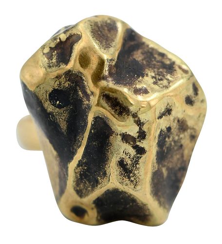 A LA PAGODE 18KT GOLD NUGGET RINGstamped 37482a