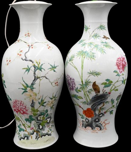 PAIR OF CHINESE ROSE FAMILLE VASESPair 374a88